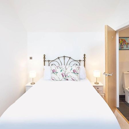 Host & Stay - Penthouse Pad Скарбъро Екстериор снимка
