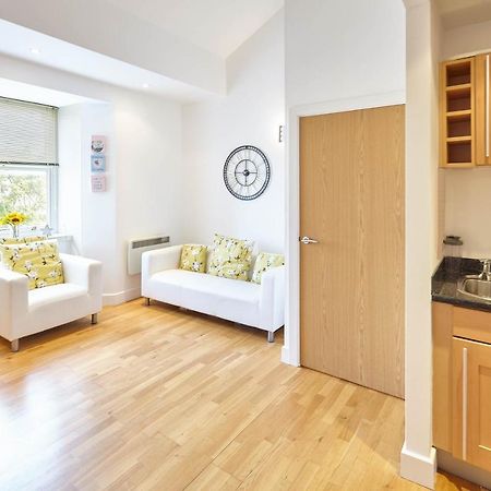Host & Stay - Penthouse Pad Скарбъро Екстериор снимка