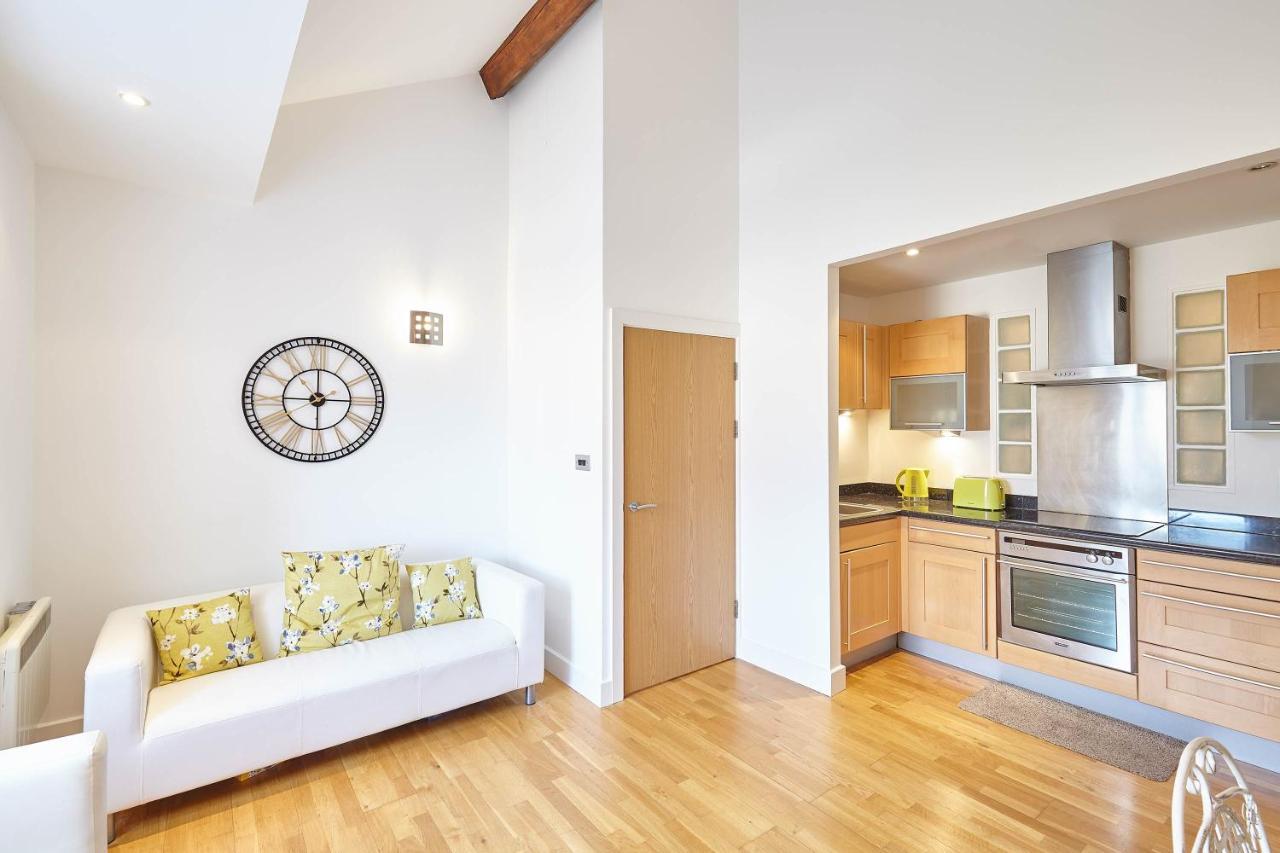 Host & Stay - Penthouse Pad Скарбъро Екстериор снимка