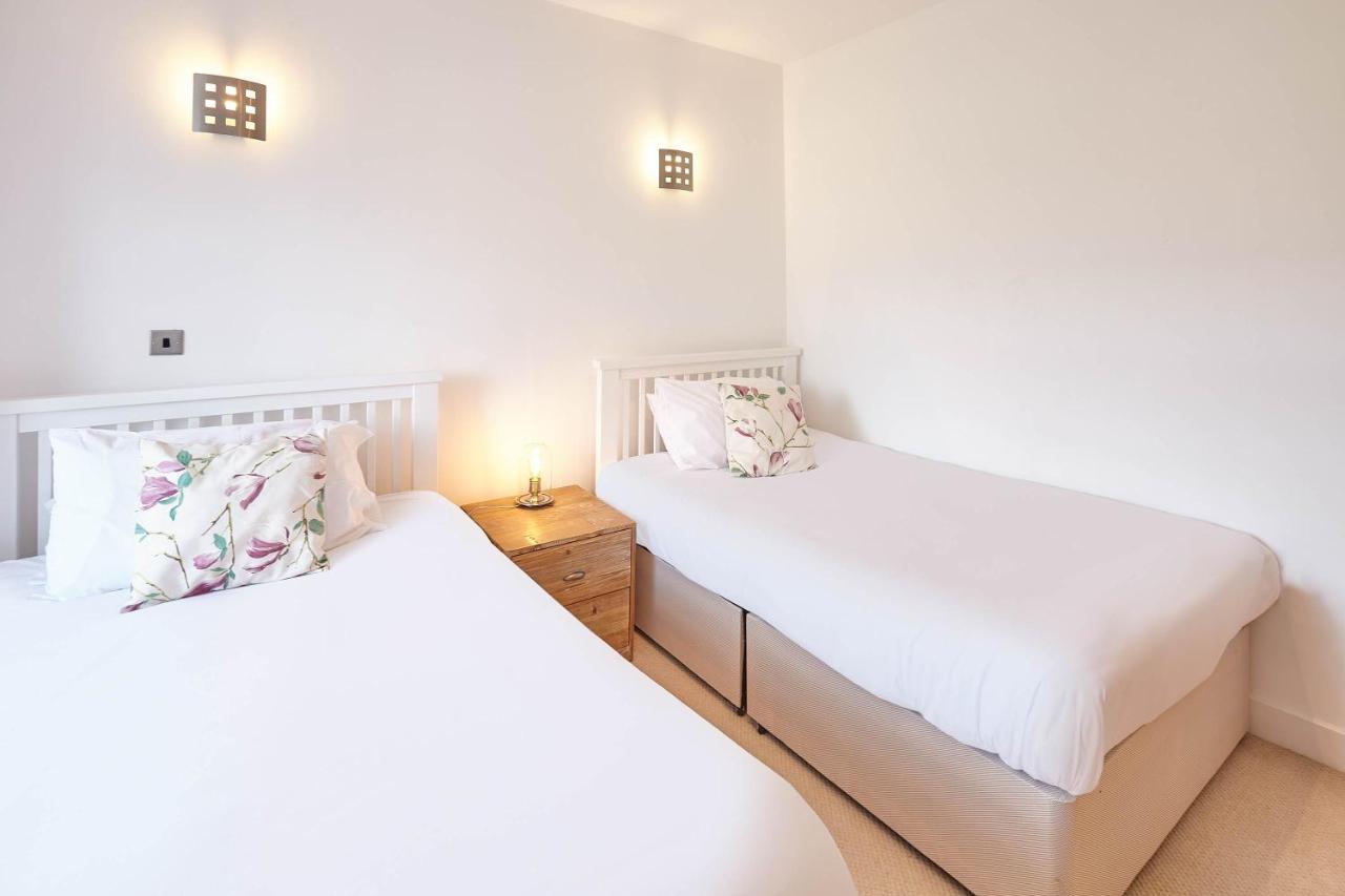 Host & Stay - Penthouse Pad Скарбъро Екстериор снимка