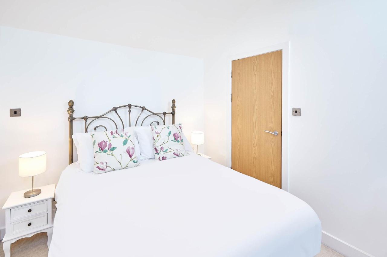 Host & Stay - Penthouse Pad Скарбъро Екстериор снимка