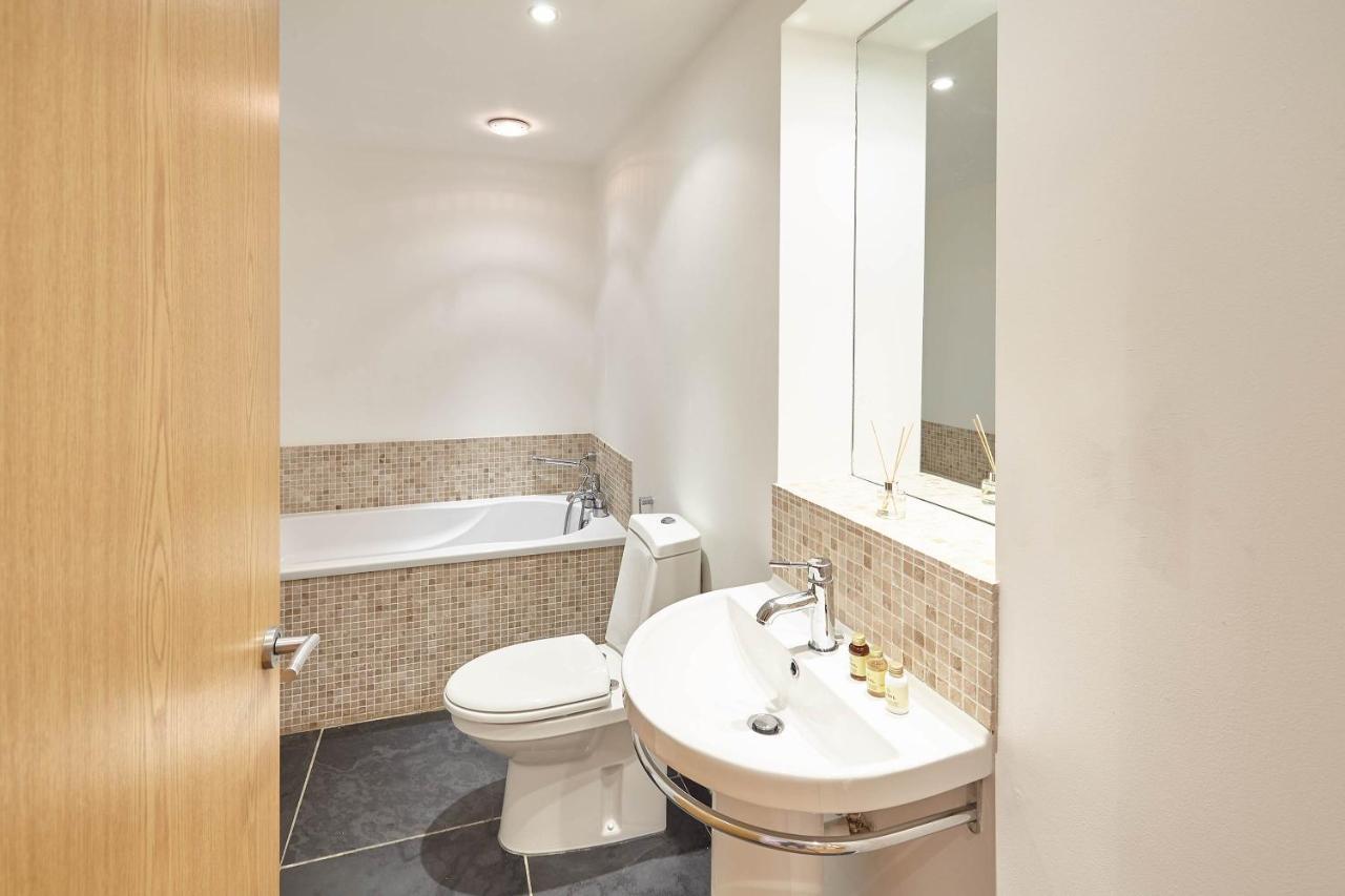 Host & Stay - Penthouse Pad Скарбъро Екстериор снимка